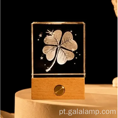 3D laser esculpido em madeira de brilho à noite